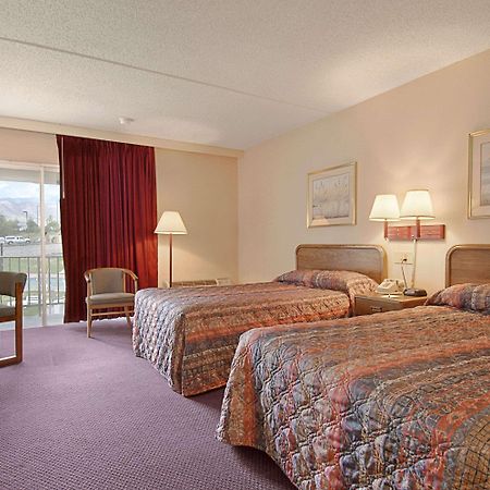 Days Inn By Wyndham Colorado Springs/Garden Of The Gods Room photo