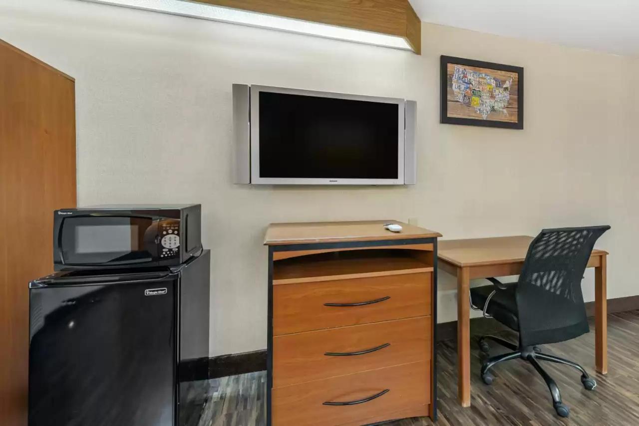 Days Inn By Wyndham Colorado Springs/Garden Of The Gods Exterior photo