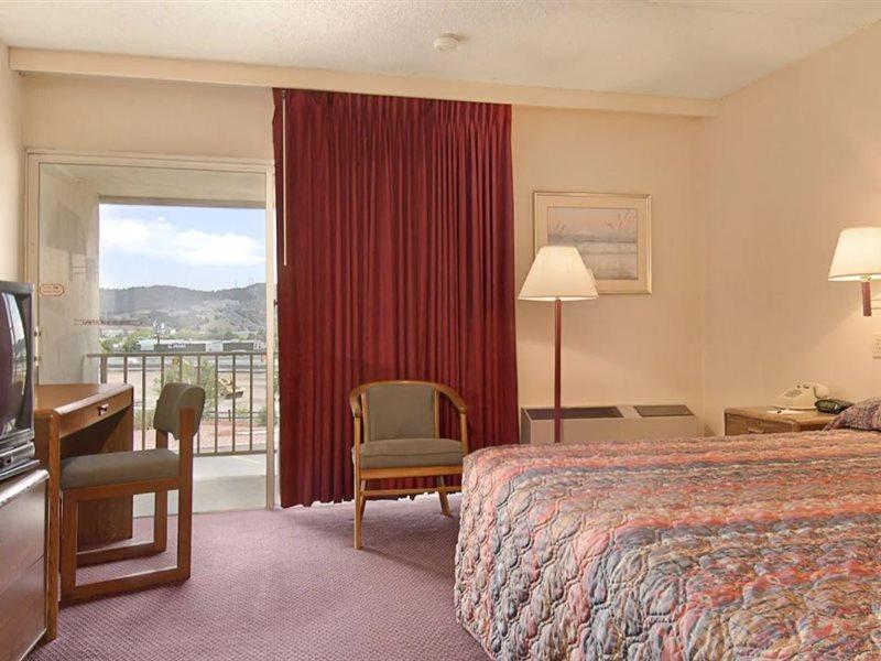 Days Inn By Wyndham Colorado Springs/Garden Of The Gods Exterior photo