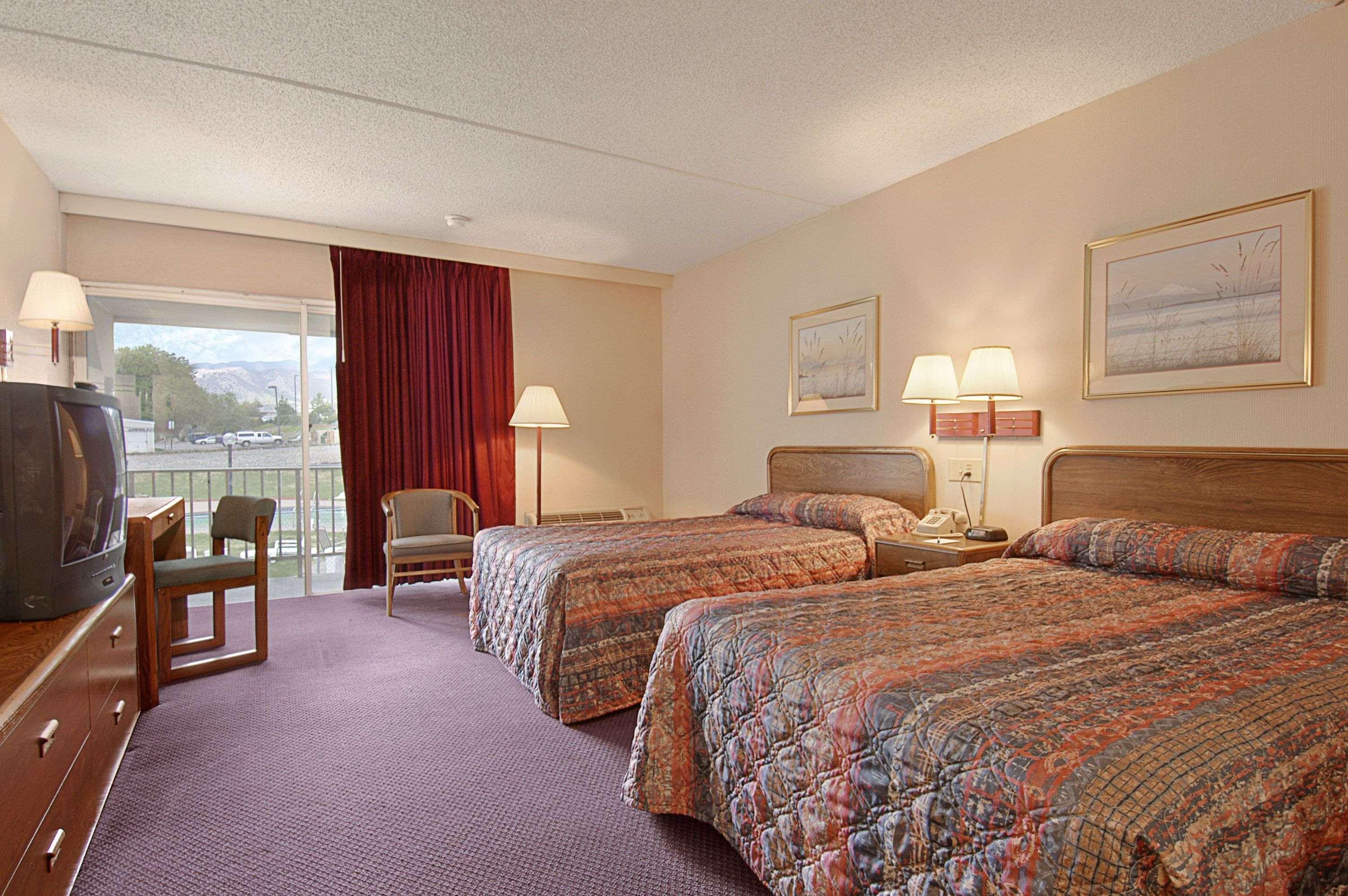 Days Inn By Wyndham Colorado Springs/Garden Of The Gods Room photo